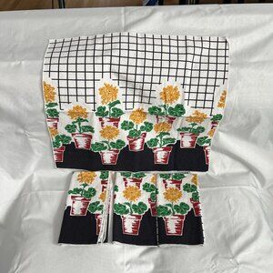 Vintage Floral Napkins Set With Yellow Flowers & Grid Design